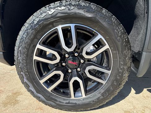 New 2026 GMC Sierra 1500 AT4 w/ AT4 Premium Package AWD/4WD image 17
