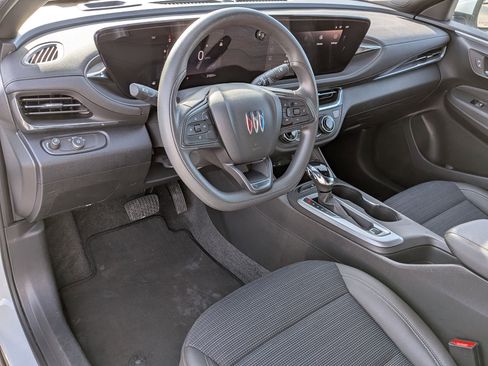Used 2025 Buick Envista Preferred image 16