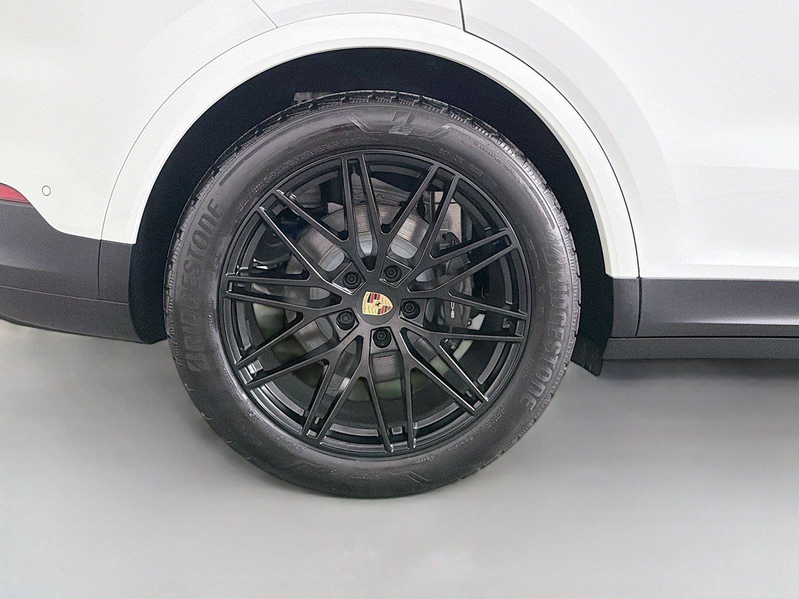 Certified 2025 Porsche Cayenne E-Hybrid AWD/4WD image 13