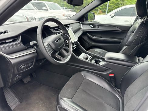 Used 2024 Jeep Grand Cherokee Altitude image 6