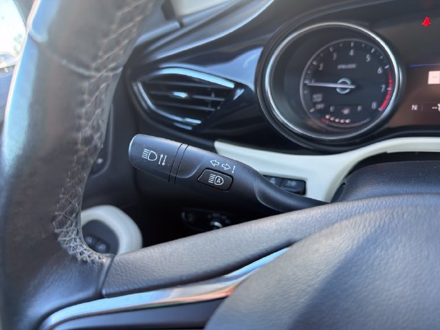 Used 2020 Buick Encore GX Essence w/ Experience Buick Package FWD image 16
