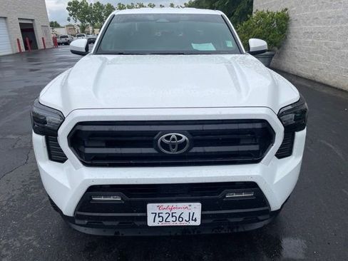 Certified 2025 Toyota Tacoma SR5 AWD/4WD image 2