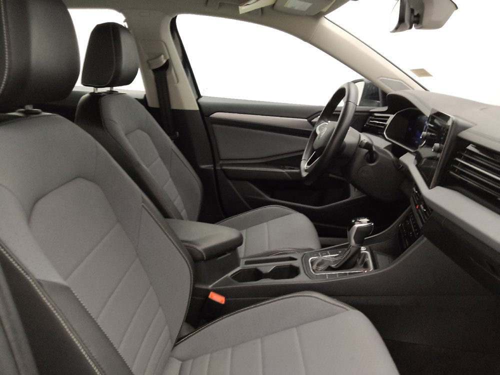 Used 2025 Volkswagen Jetta SE FWD image 21