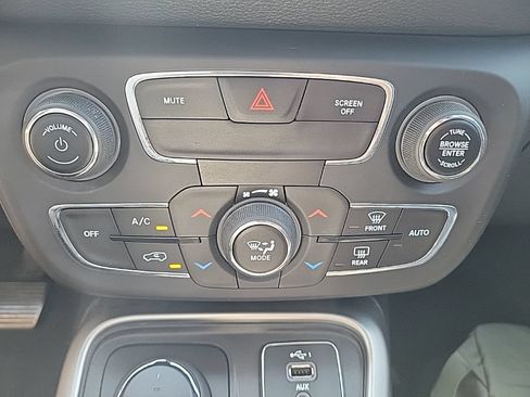 Used 2019 Jeep Compass Latitude w/ Popular Equipment Group AWD/4WD image 26