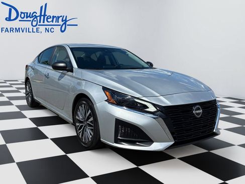Used 2024 Nissan Altima 2.5 SV FWD image 7