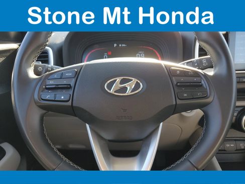 Used 2024 Hyundai Venue SEL image 22
