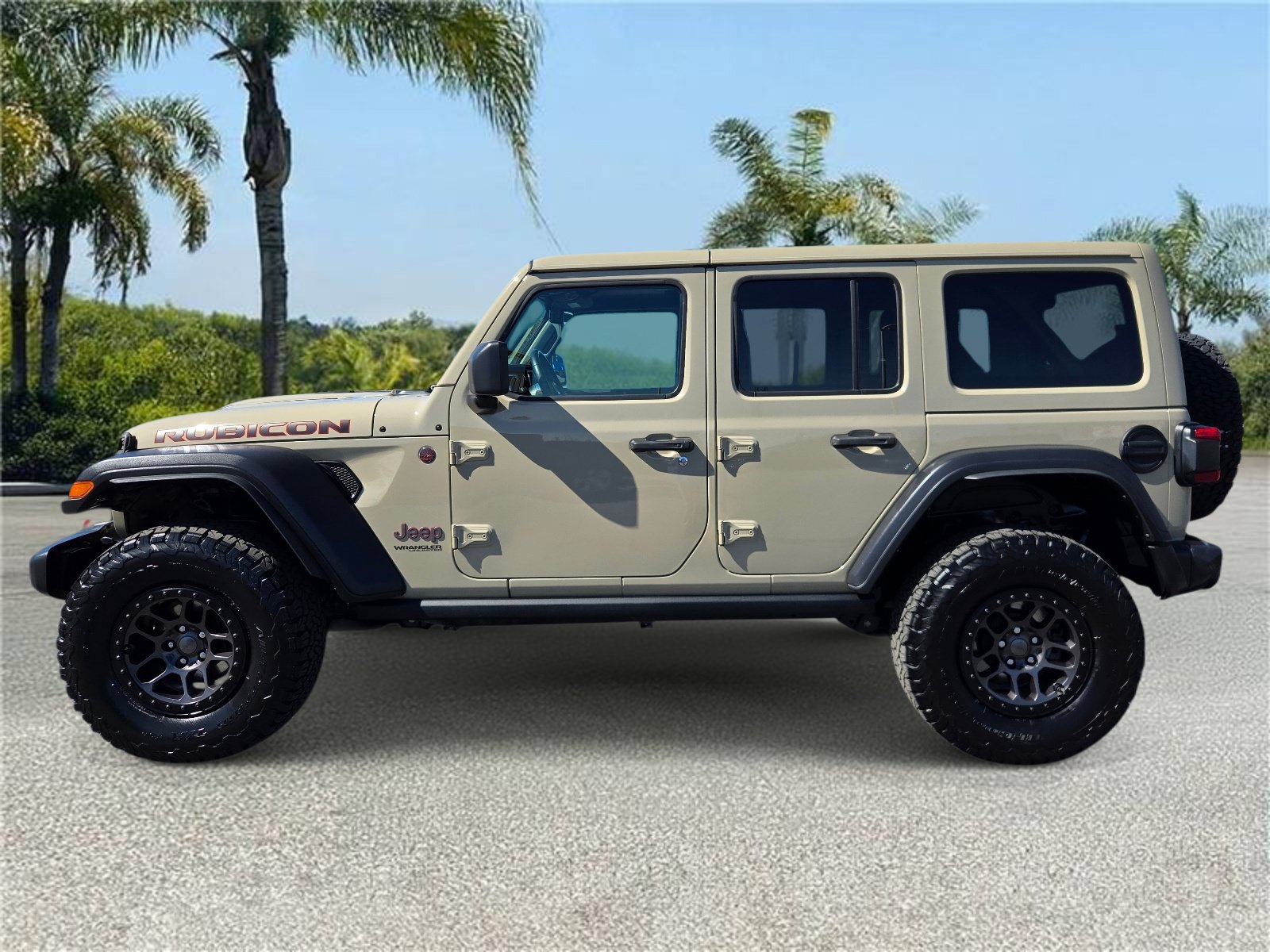 Used 2022 Jeep Wrangler Unlimited Rubicon w/ Xtreme Recon 35" Tire Package AWD/4WD image 2