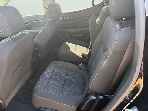 Used 2023 GMC Acadia SLE w/ Driver Convenience Package FWD image 11