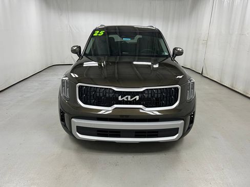 Used 2025 Kia Telluride EX w/ EX Captain's Chair Package AWD/4WD image 3