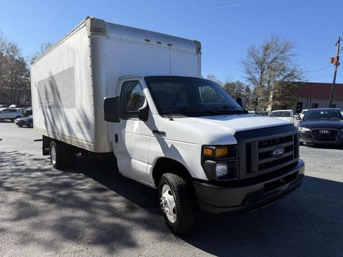 Used 2017 Ford E-350 and Econoline 350 Super Duty image 3