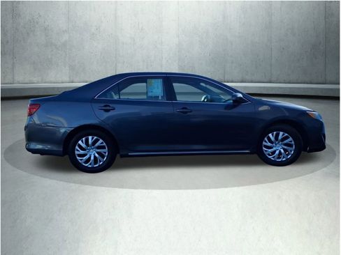 Used 2013 Toyota Camry LE image 2