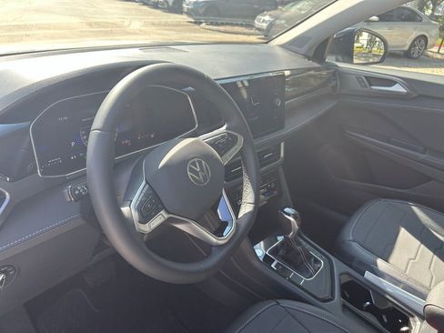 New 2026 Volkswagen Taos SE image 9