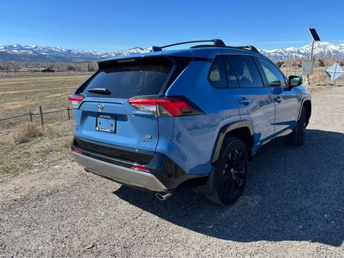 Used 2025 Toyota RAV4 SE w/ Convenience Package image 9