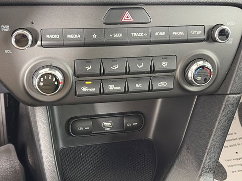 Used 2020 Kia Sportage LX image 21