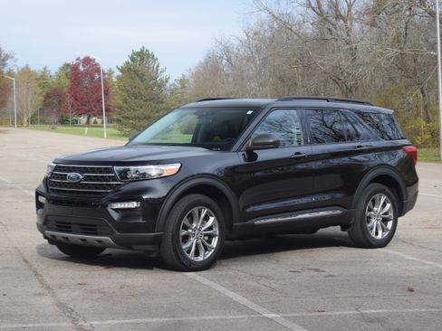 Used 2023 Ford Explorer XLT w/ Equipment Group 202A image 24