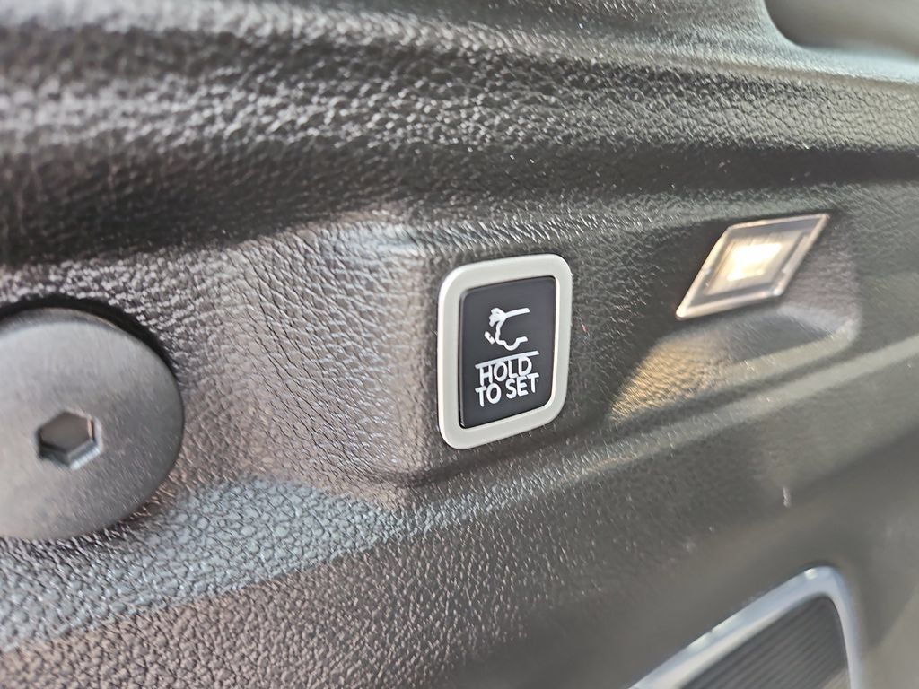 Used 2022 Jeep Grand Cherokee L Limited AWD/4WD image 9
