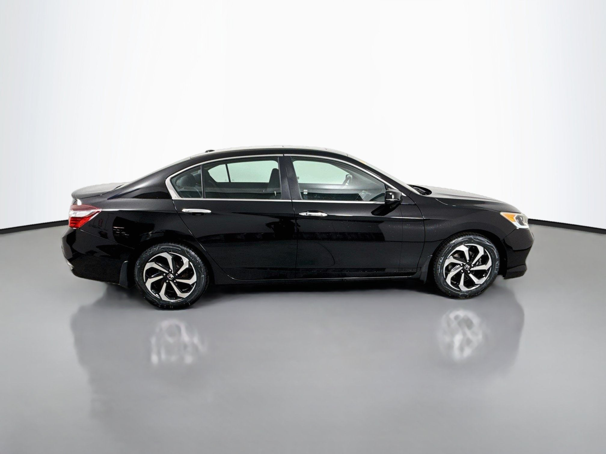 Used 2016 Honda Accord EX image 7