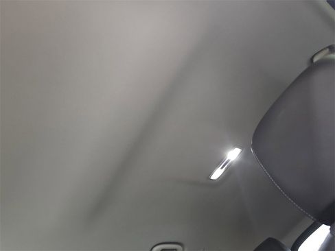 Used 2023 Buick Envision Essence image 29