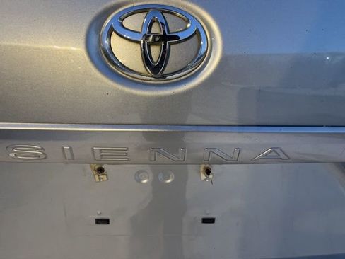 Used 2014 Toyota Sienna Limited image 21