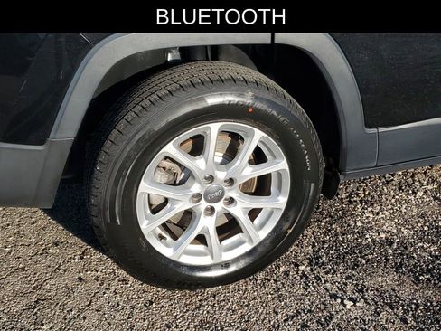 Used 2016 Jeep Cherokee Sport image 5