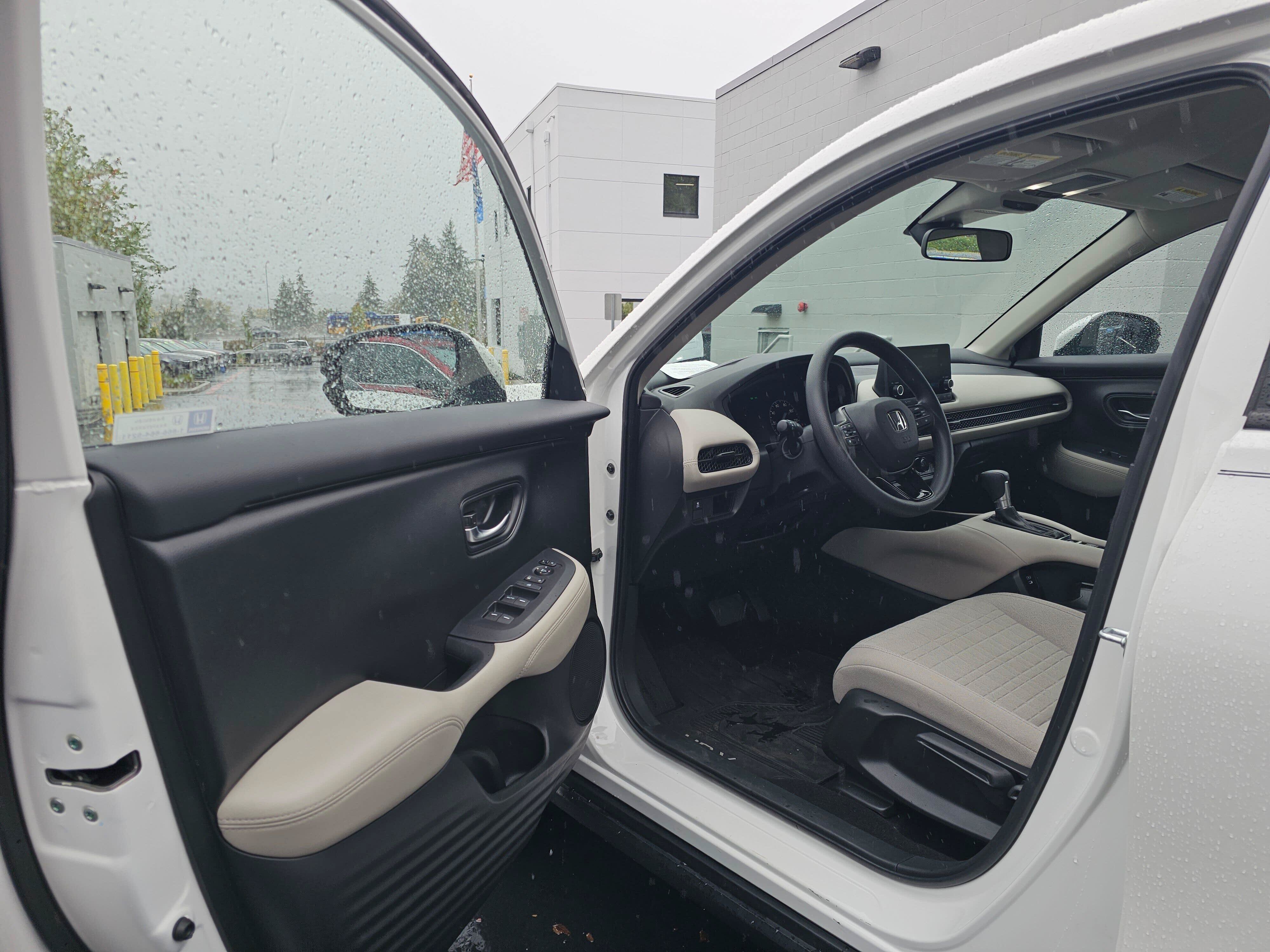 Used 2025 Honda HR-V LX image 23