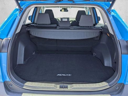 Used 2019 Toyota RAV4 XLE w/ Convenience Package FWD image 6