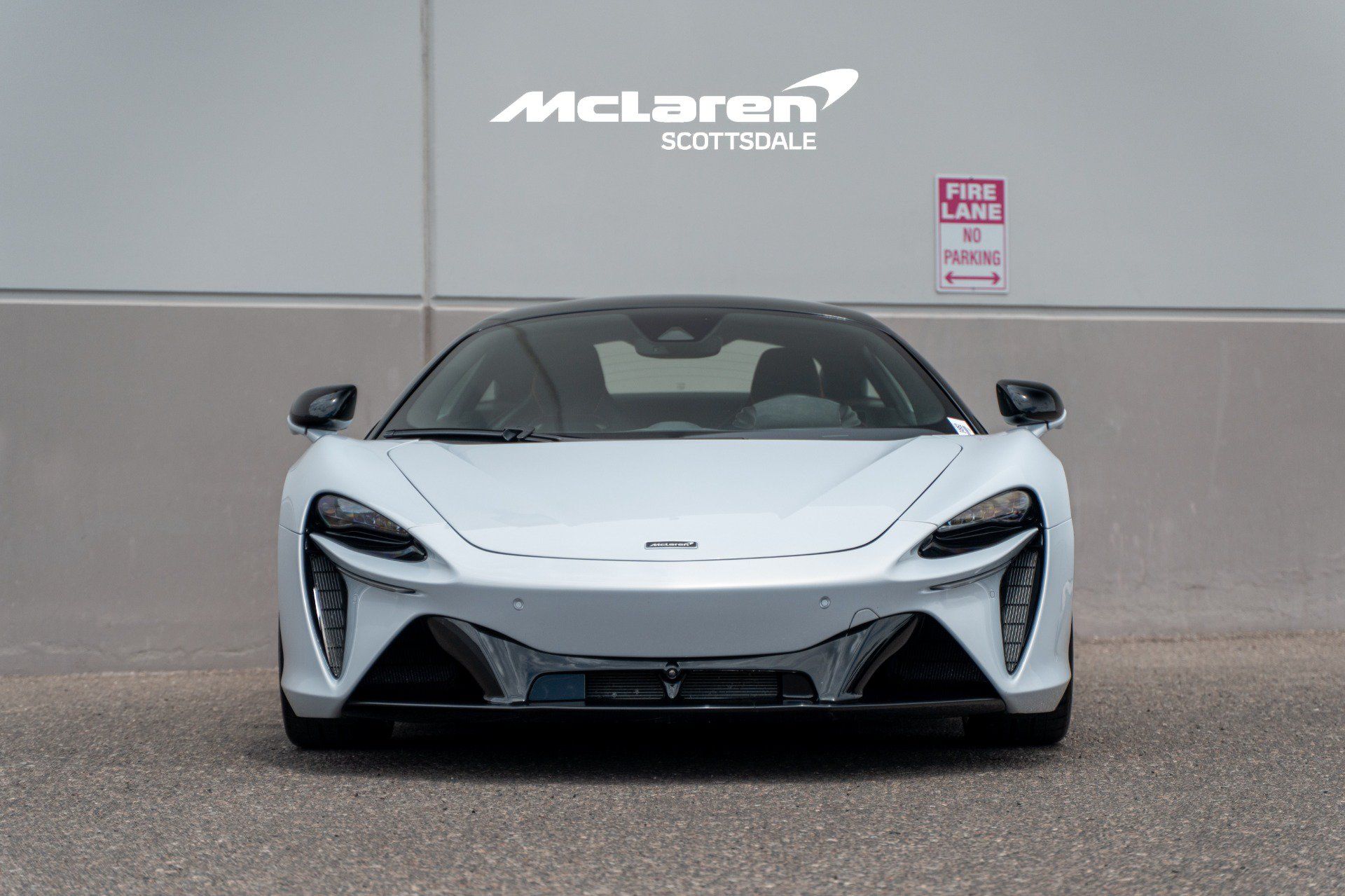 Used 2023 McLaren Artura RWD image 10