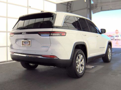 Used 2023 Jeep Grand Cherokee Limited RWD image 2