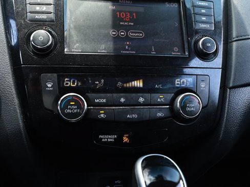 Used 2020 Nissan Rogue SV AWD/4WD image 18