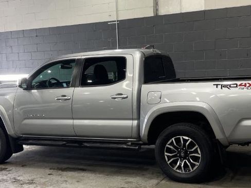 Used 2023 Toyota Tacoma TRD Sport image 3