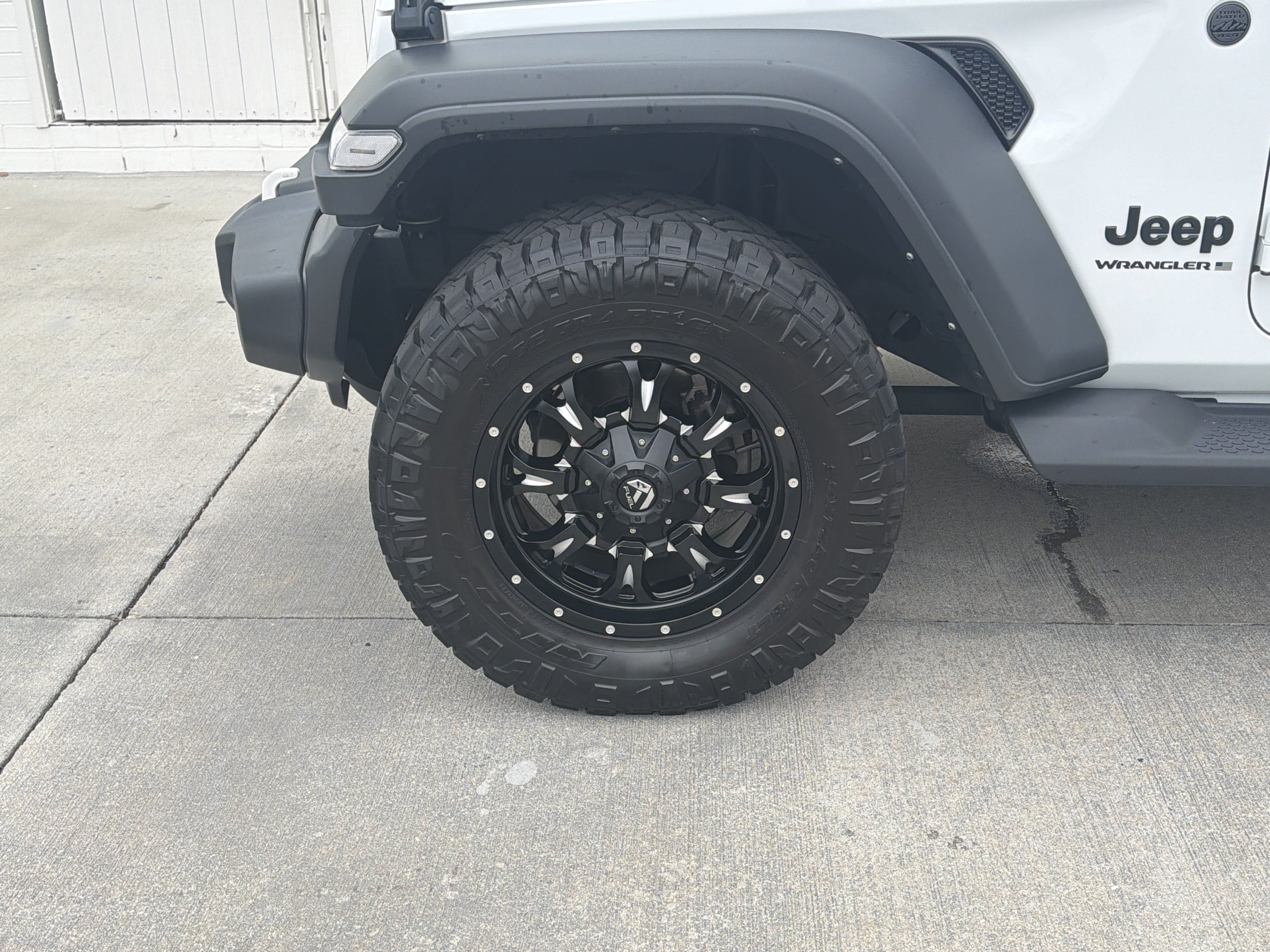 Used 2024 Jeep Wrangler Sport AWD/4WD image 32