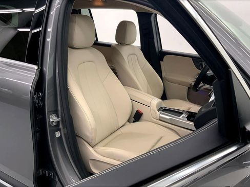 Used 2026 Mercedes-Benz GLB 250 image 12