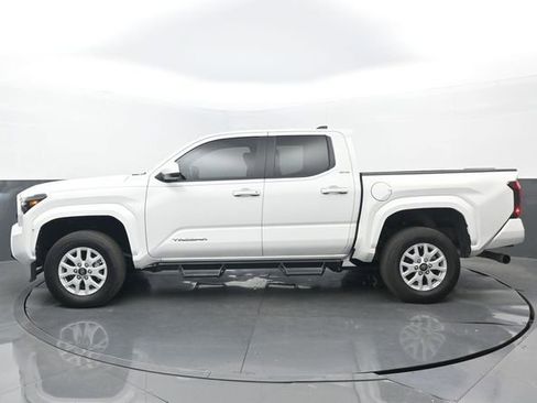 Used 2025 Toyota Tacoma SR5 AWD/4WD image 7