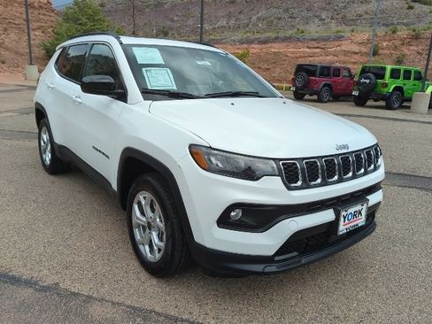 Certified 2025 Jeep Compass Latitude w/ Sun & Sound Group AWD/4WD image 3