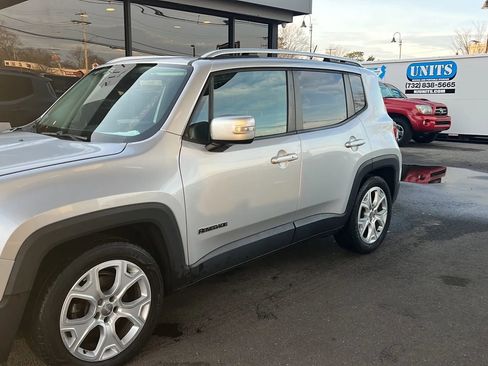 Used 2015 Jeep Renegade Limited image 2