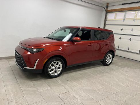 Used 2023 Kia Soul S FWD image 2