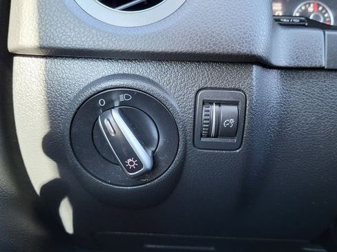 Used 2015 Volkswagen Tiguan S image 20