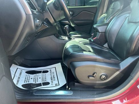 Used 2019 Jeep Cherokee Limited FWD image 14