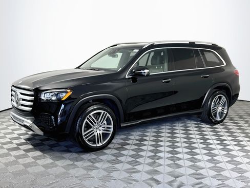 Used 2025 Mercedes-Benz GLS 450 4MATIC image 4