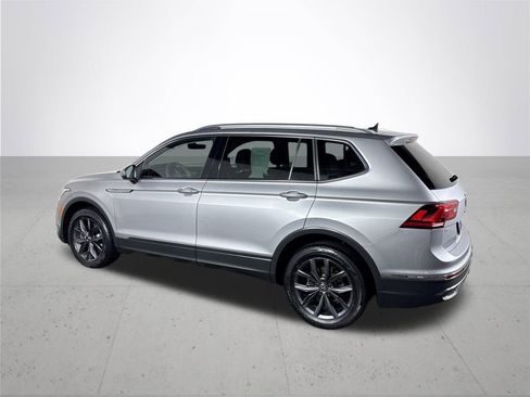 Certified 2022 Volkswagen Tiguan SE image 9