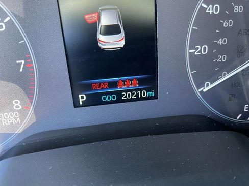 Used 2025 Toyota Corolla LE image 39