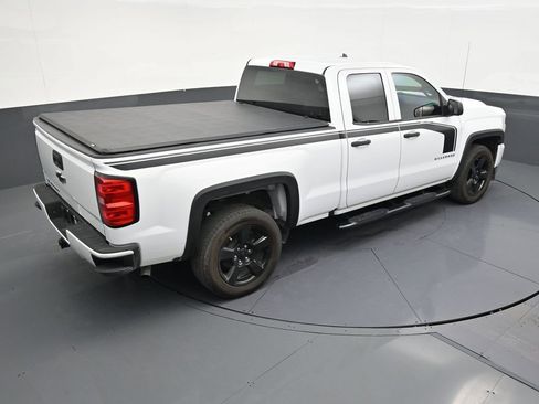 Used 2018 Chevrolet Silverado 1500 Custom w/ Custom Value Package RWD image 16