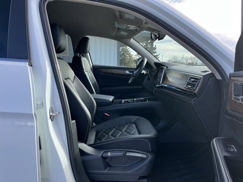 Used 2025 Volkswagen Atlas SE image 29