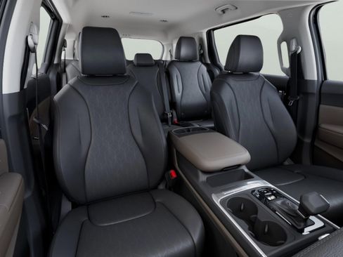 New 2026 Kia Carnival EX FWD image 10