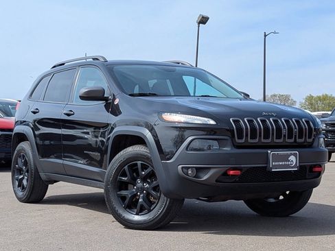 Used 2016 Jeep Cherokee Trailhawk w/ Cold Weather Group AWD/4WD image 29
