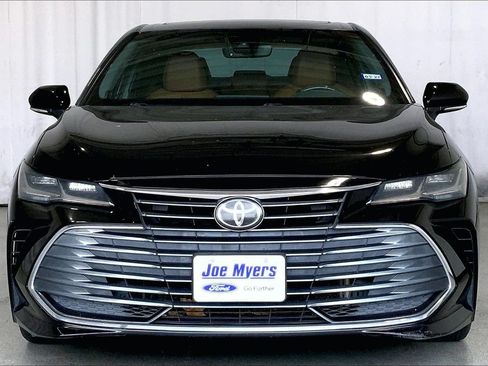 Used 2020 Toyota Avalon Limited FWD image 3