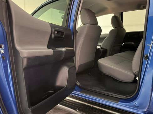 Used 2016 Toyota Tacoma SR5 w/ SR5 Appearance Package (SN) image 21