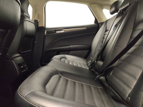 Used 2017 Ford Fusion SE FWD image 18