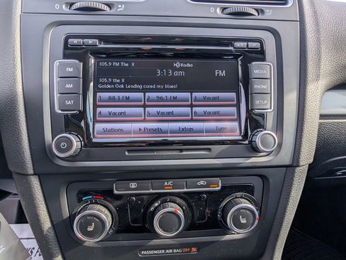 Used 2014 Volkswagen Golf TDI image 18