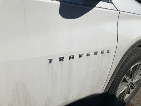 Certified 2023 Chevrolet Traverse LT image 3